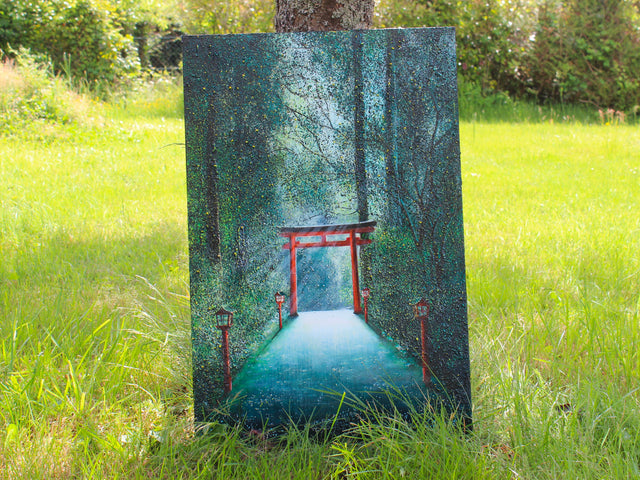 Toile Elika Torii dans la forêt